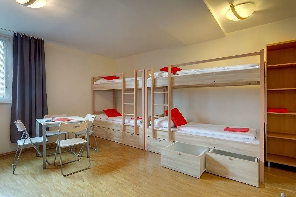 ***  Meininger Hotel Wien Hauptbahnhof オーストリア