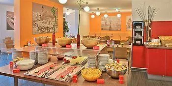 Meininger Hotel Wien Hauptbahnhof  ウィーン
