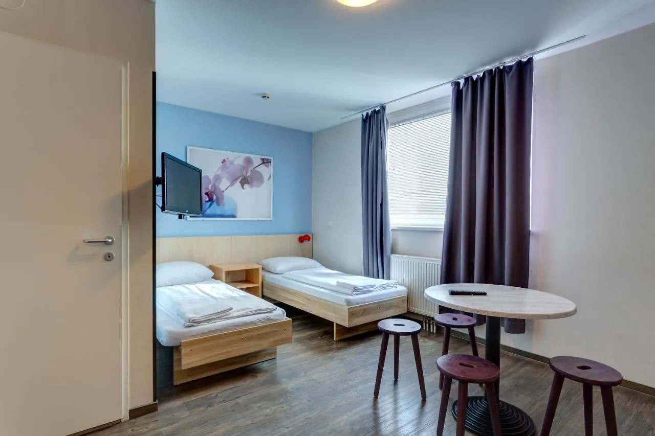 Meininger Hotel Wien Hauptbahnhof 3*, ウィーン オーストリア