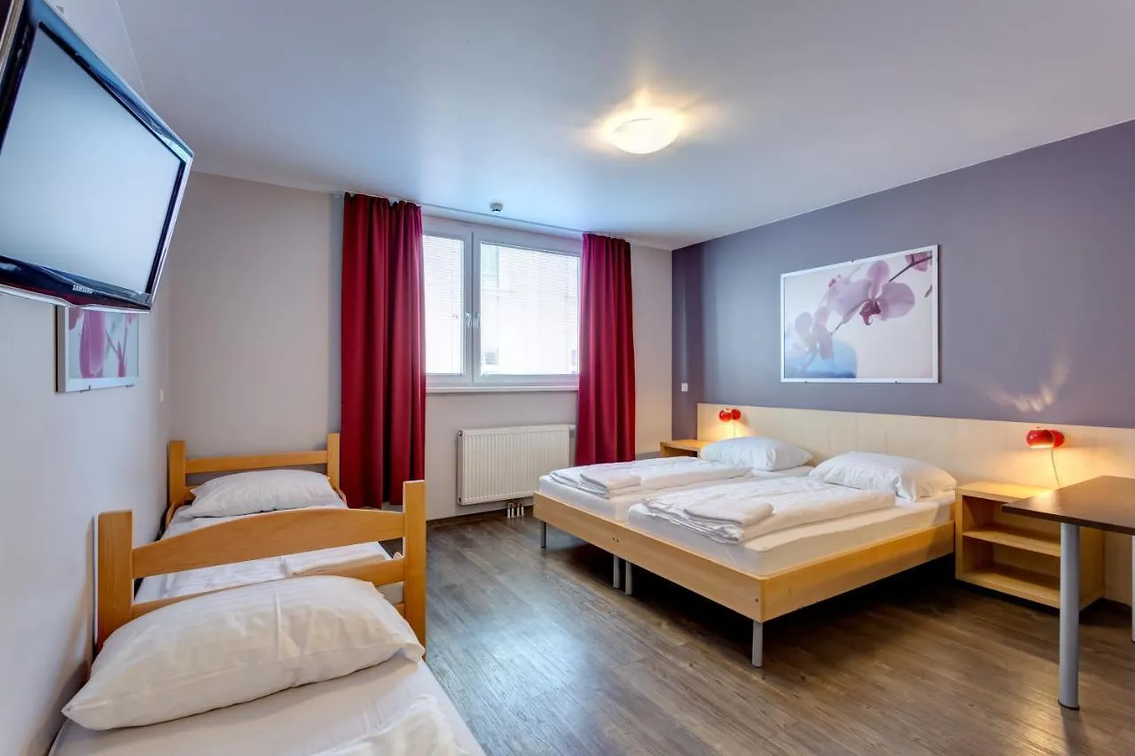 Meininger Hotel Wien Hauptbahnhof 3*, ウィーン オーストリア