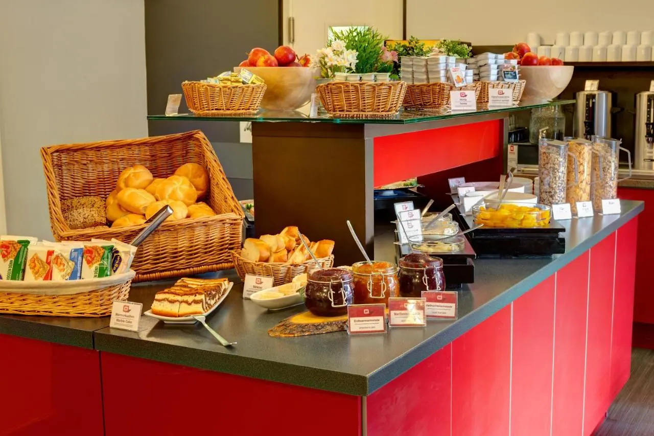 Meininger Hotel Wien Hauptbahnhof 3*, Vienna