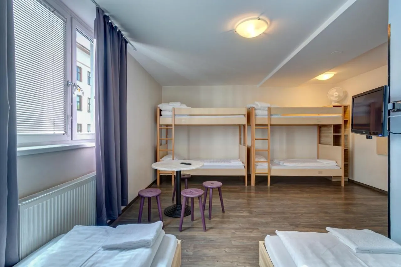 Meininger Hotel Wien Hauptbahnhof 3*, ウィーン