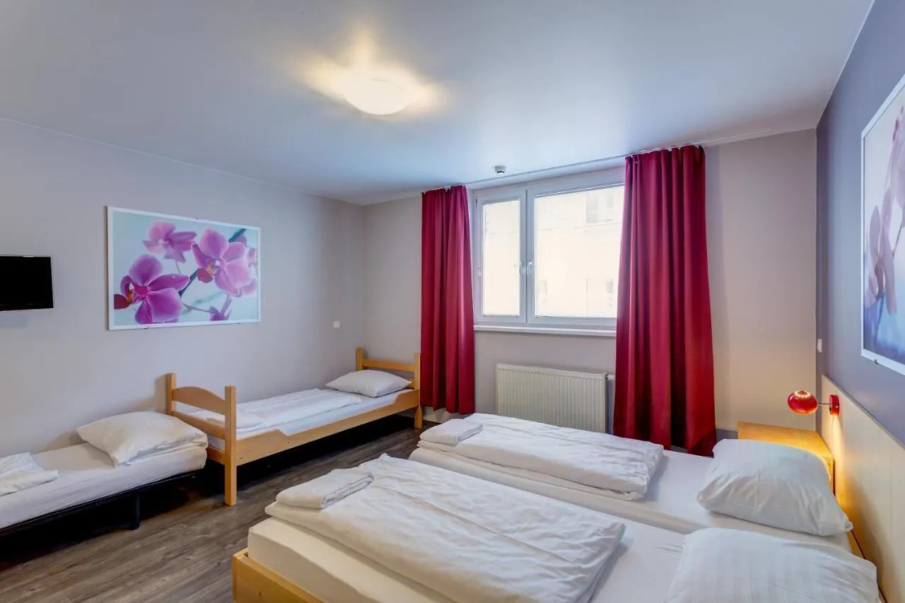 ***  Meininger Hotel Wien Hauptbahnhof オーストリア
