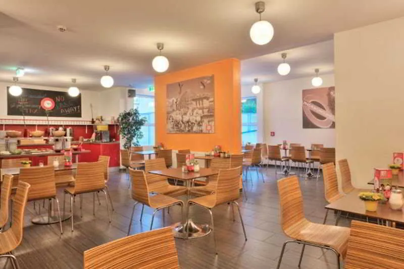 Meininger Hotel Wien Hauptbahnhof 3*, ウィーン