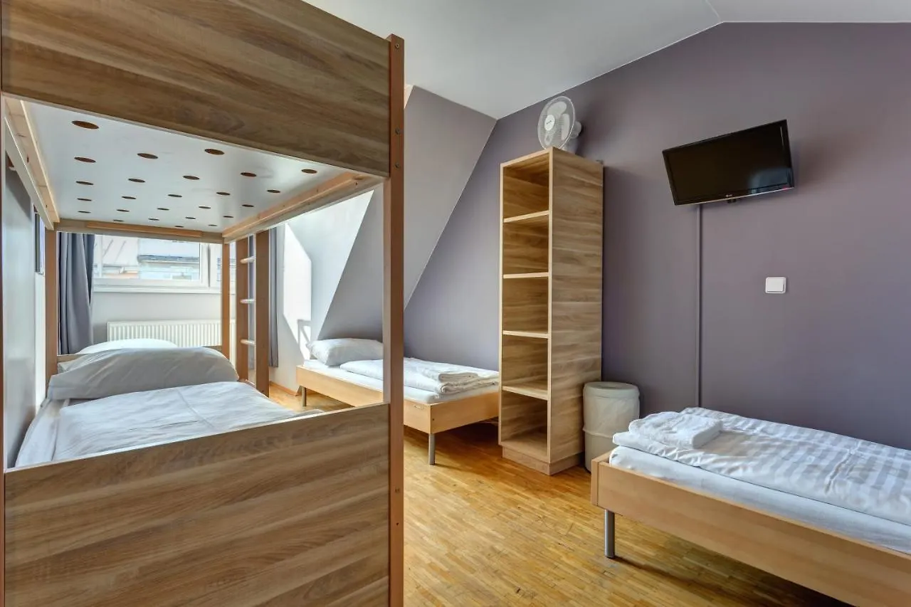 Meininger Hotel Wien Hauptbahnhof  ウィーン
