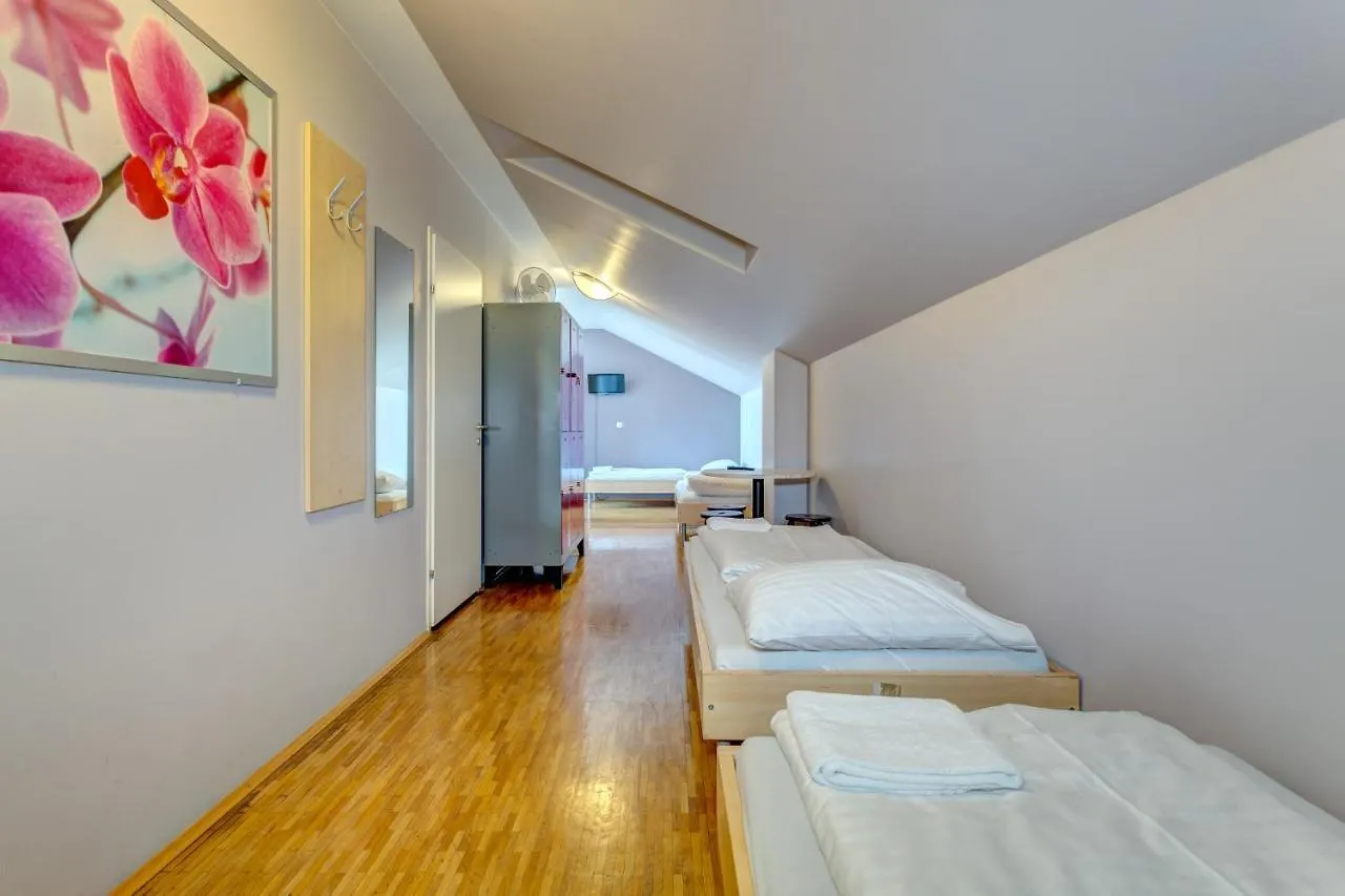Meininger Hotel Wien Hauptbahnhof